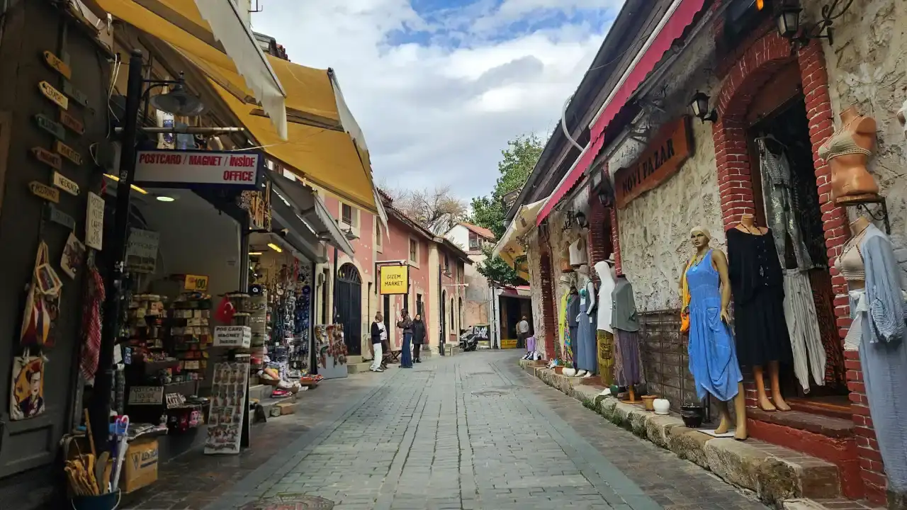 Antalya’nın Tarihi Semtini Koruma Kararı Esnafı Çıkmaza Soktu 8
